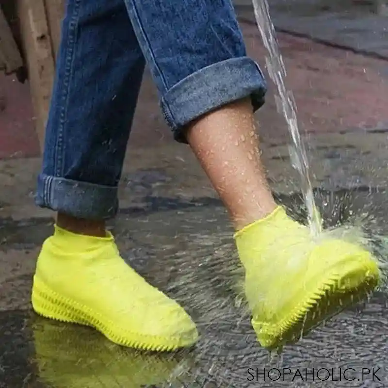 Silicone Outdoor Non-slip Waterproof Shoe Covers Portable Rain Boots Rainproof Shoes Cover Men Women Teens Anti-sand Shoe Cover (Medium)