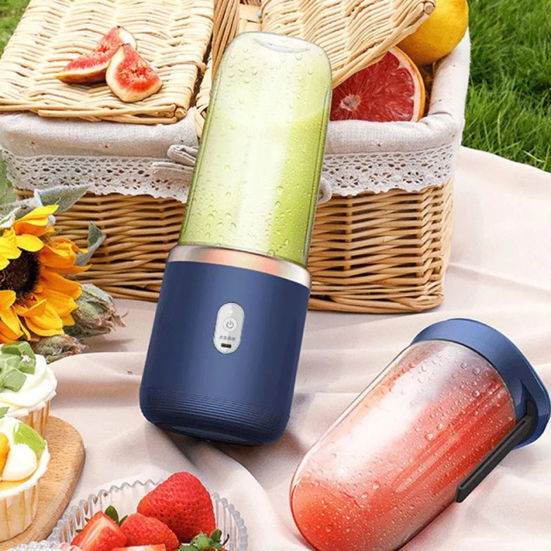 Smoothie blender with extra mug